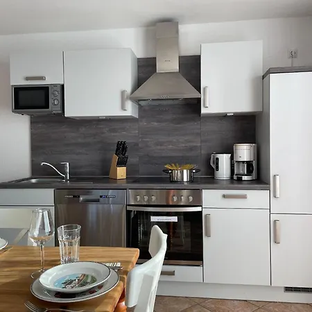 Einladende Obergschosswohnung Mit Sonnigem Balkon *