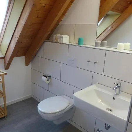 Einladende Obergschosswohnung Mit Sonnigem Balkon