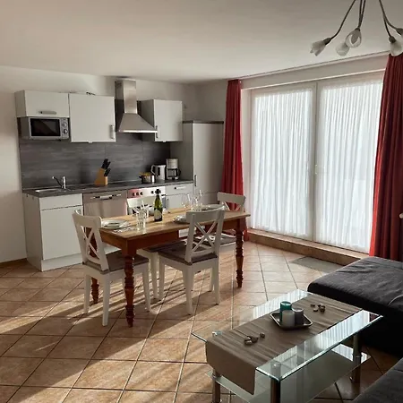 Einladende Obergschosswohnung Mit Sonnigem Balkon شقة *