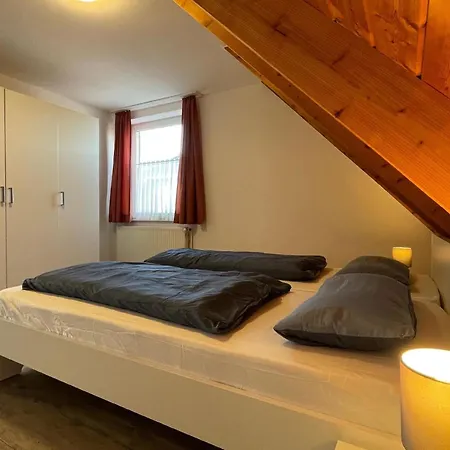 Einladende Obergschosswohnung Mit Sonnigem Balkon شقة *